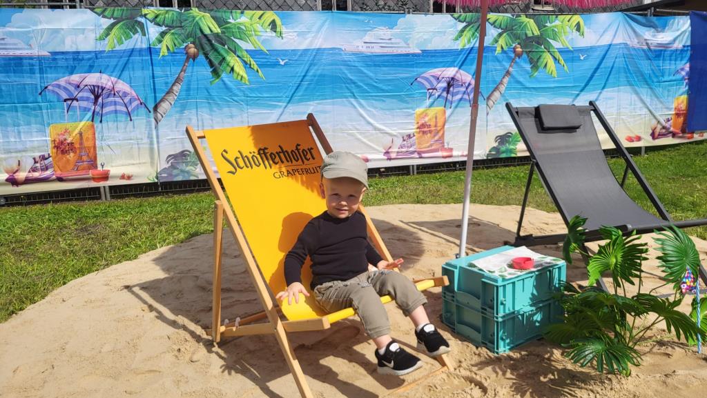 Beachparty250802_8.jpg